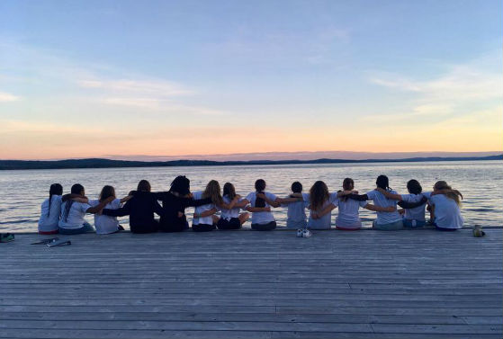 Pennsylvania Girlchoir members arm-in-arm by beach